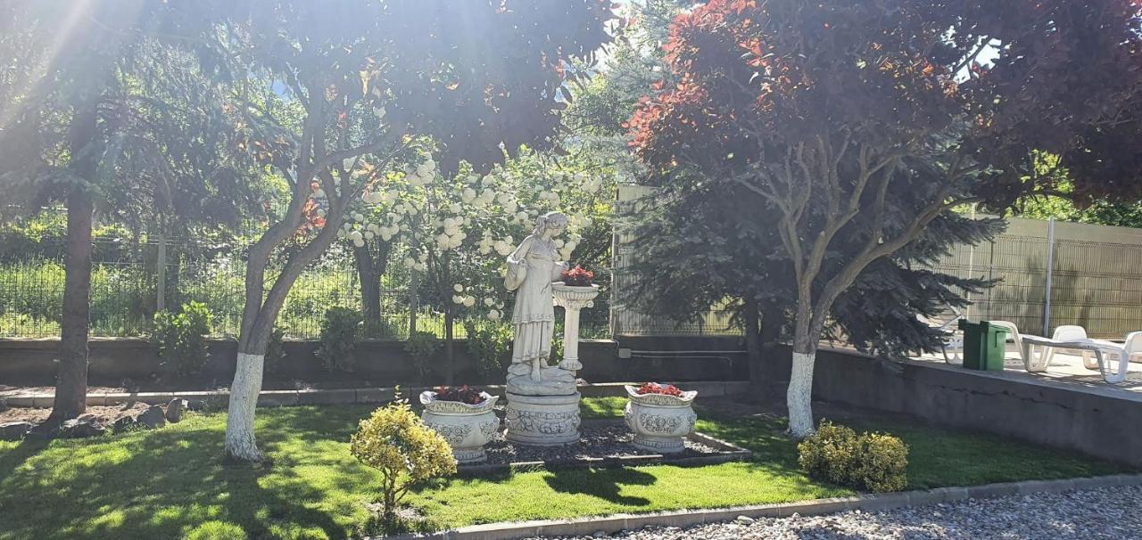 Pension Charisma Băile Herculane Exteriör bild